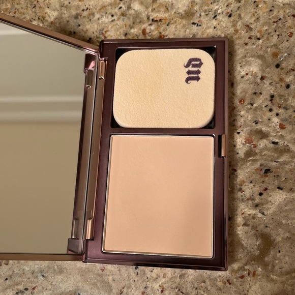 Urban Decay naked skin ultra definition powder foundation- fair neutral - Picture 2 of 4